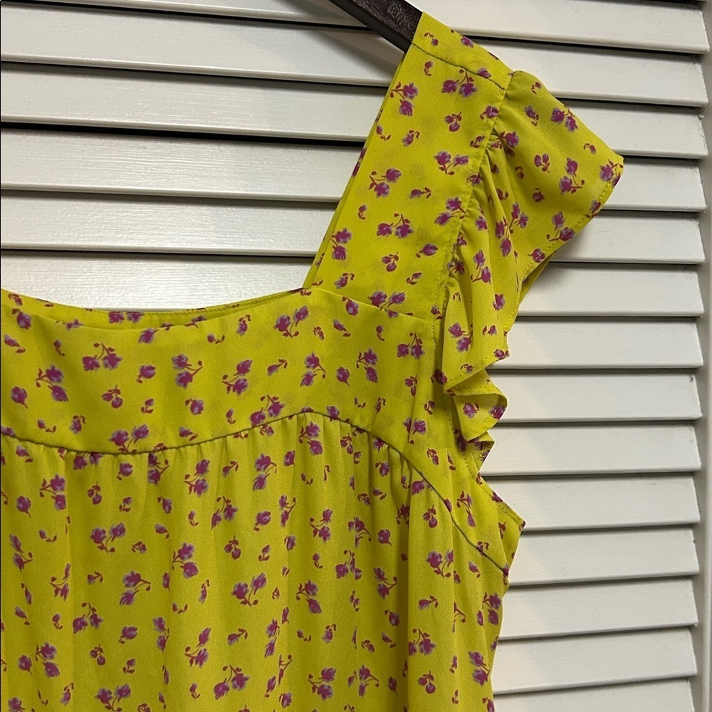 Floral Chartreuse flowy women’s top with pink flowers - Picture 2 of 4